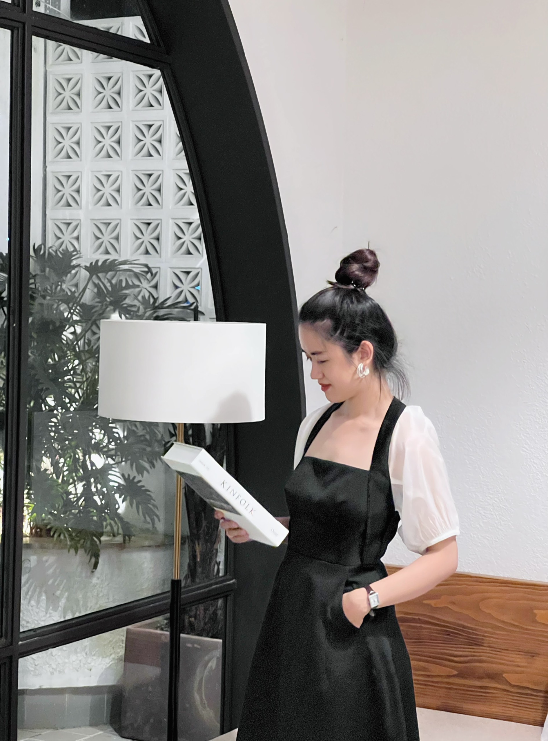 ĐẦM LULI PHỐI TAY VOAN CỔ TRẮNG CUTOUT LƯNG