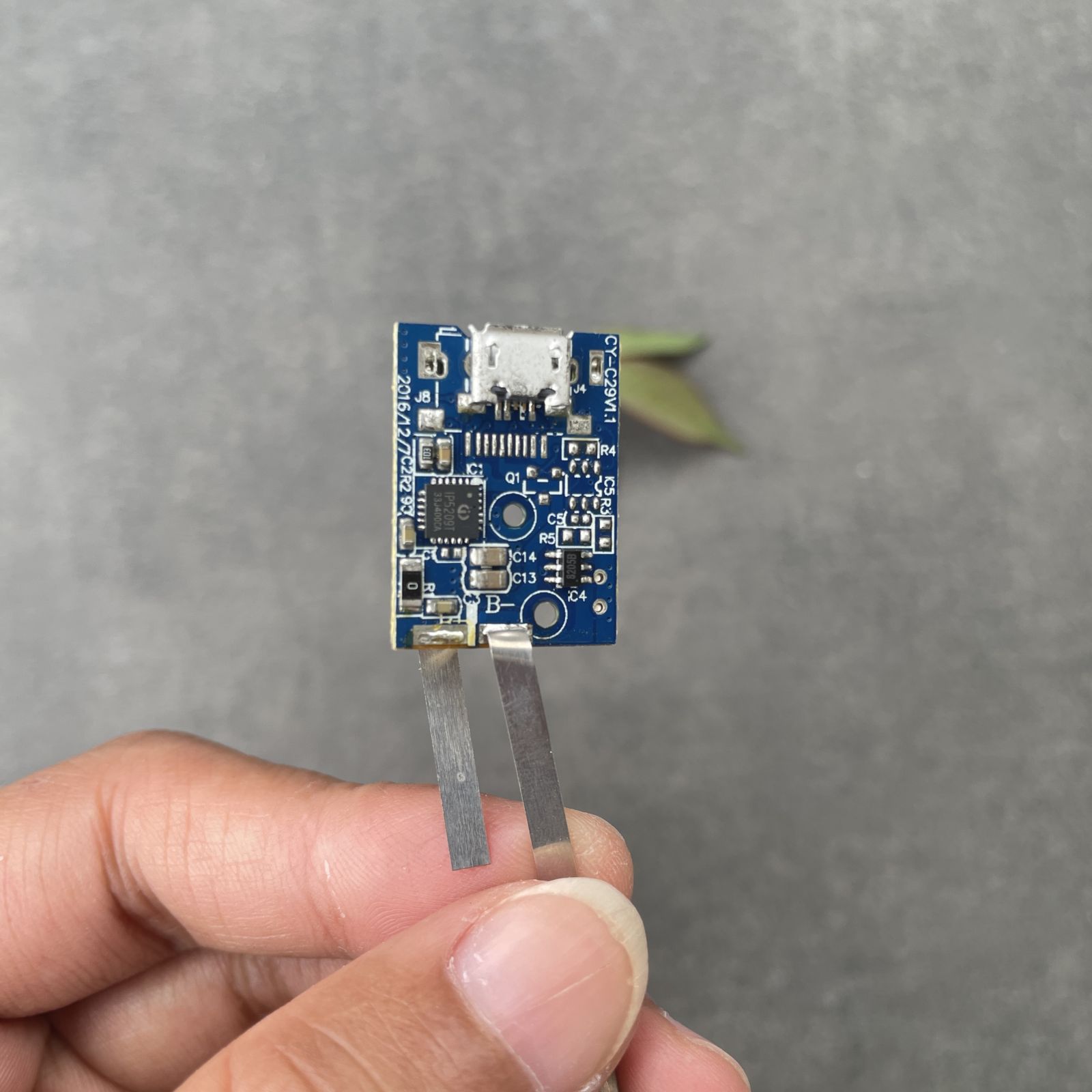 Mạch sạc dự phòng 2.4A IP5209T mini