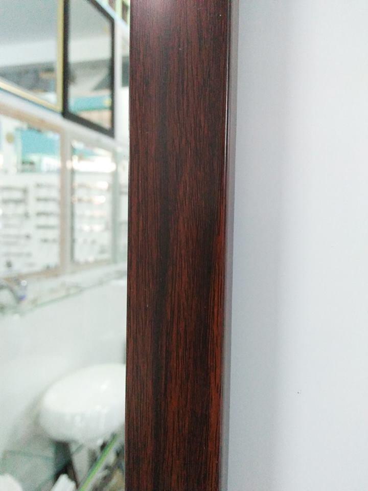 Gương soi Kibath khung màu vân gỗ đậm KT 40x50 cm