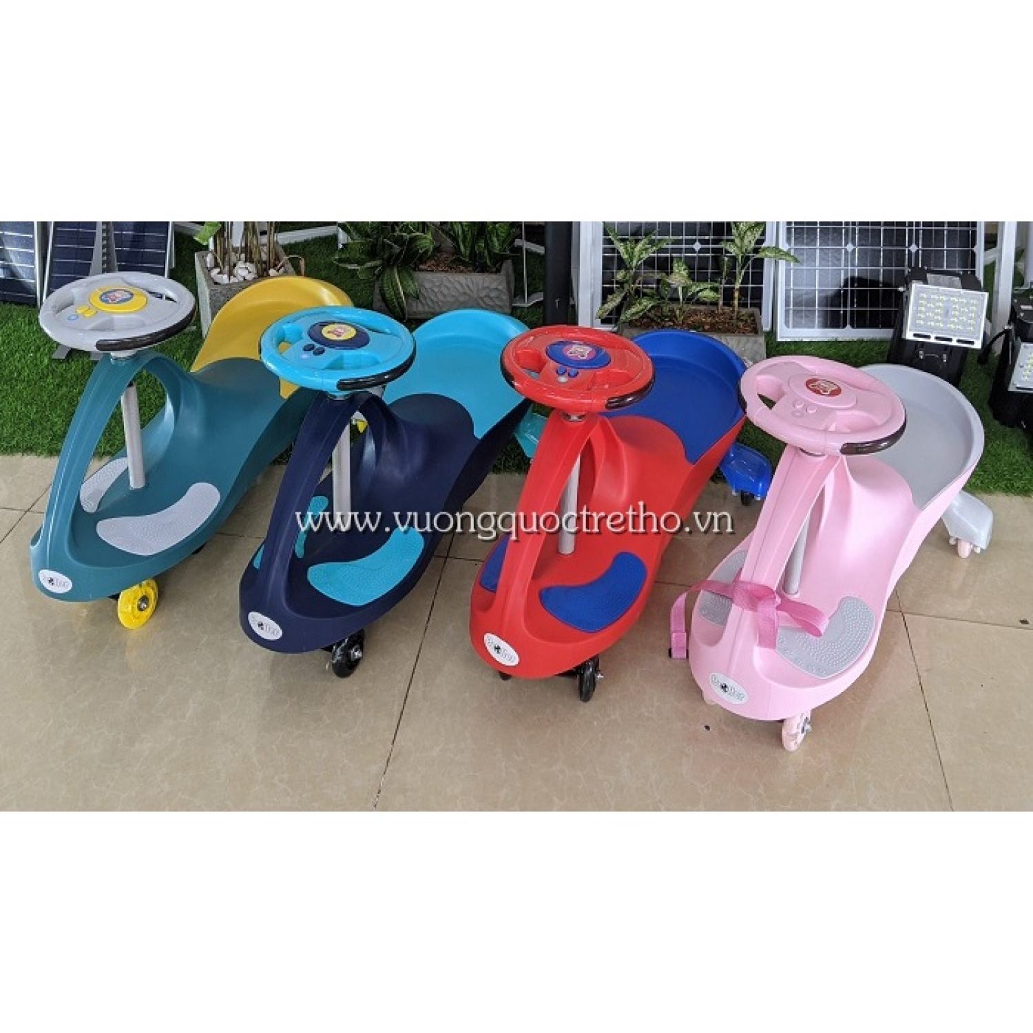 Xe lắc cho bé có nhạc, đèn Broller HZL-919