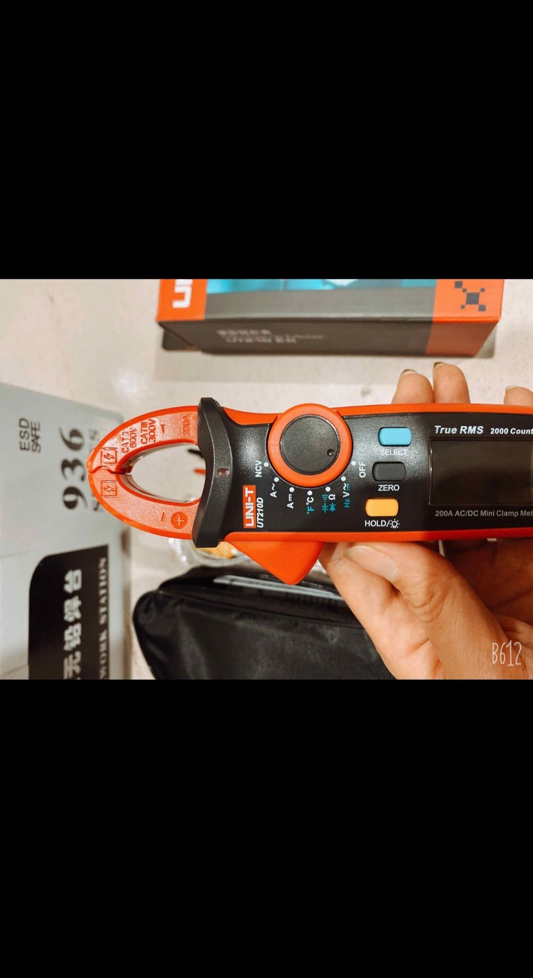 Đồng hồ ampe kìm UT210D