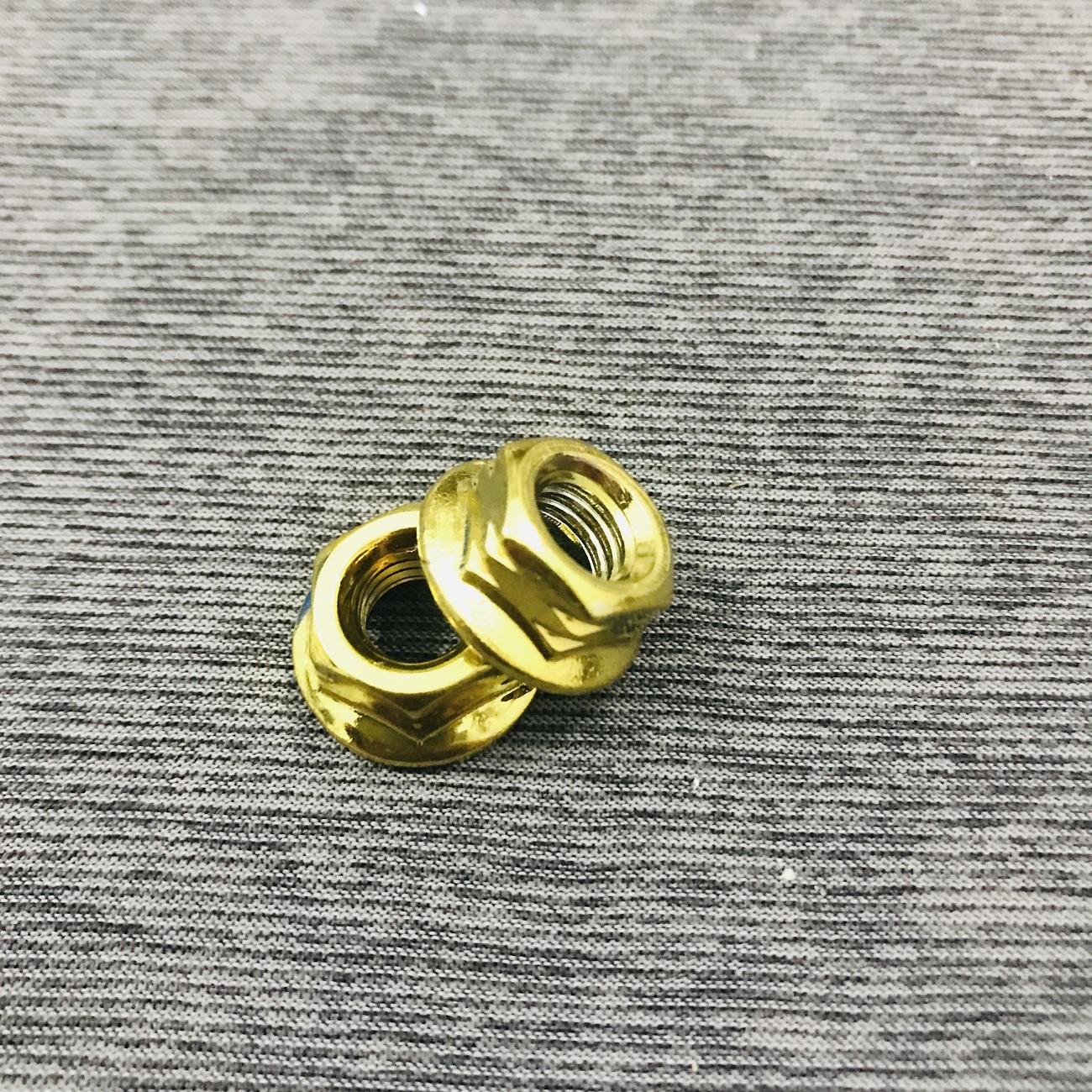 TÁN 6LY 5 CẠNH KIỂU DÙNG TRANG TRÍ CHO NHIỀU LOẠI XE MÁY (2 CON TÁN MÀU VÀNG ÁNH KIM)