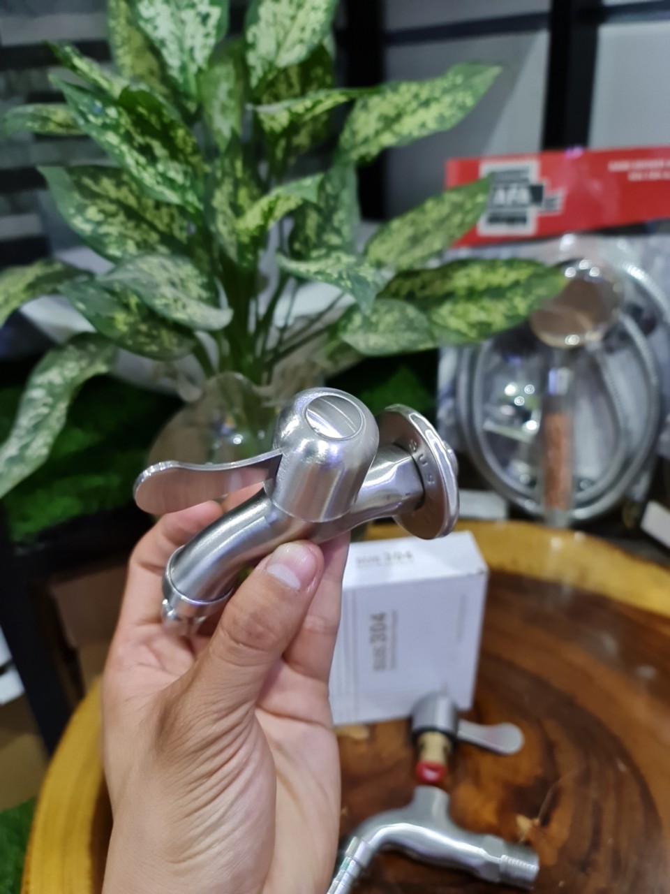 vòi hồ inox 304 mờ ( ti đồng thau )