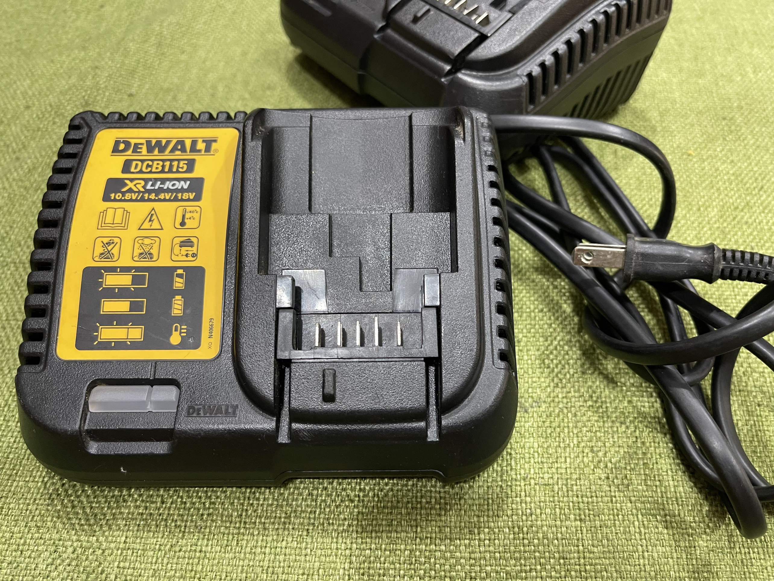 Đế sạc pin Dewalt DCB115 10.8V-18V