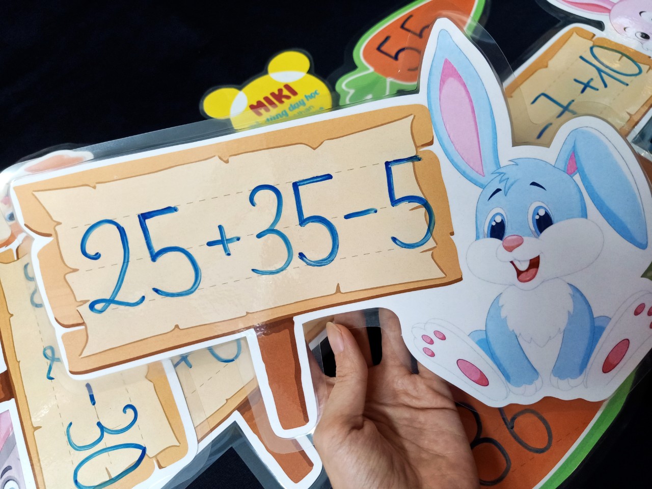Bộ 4 Anh Em Nhà Thỏ Tìm Cà Rốt (4 bé thỏ + 4 cà rốt)