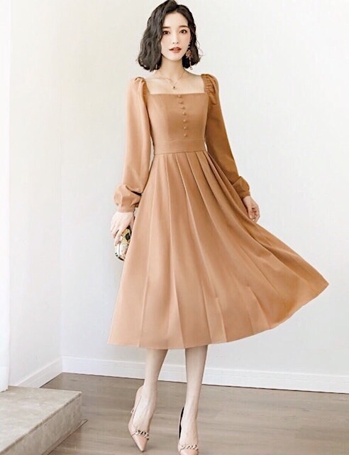 Đầm tay dài cổ vuông 2 màu