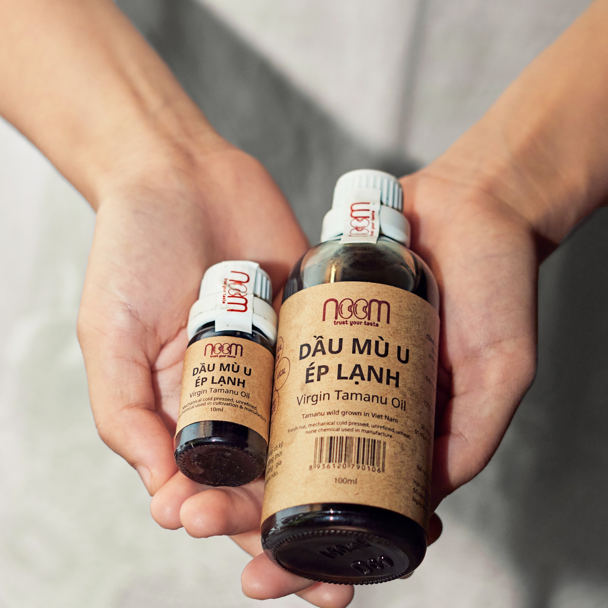 DẦU MÙ U ÉP LẠNH NOOM CHAI 10ML (Virgin Tamanu Oil) hỗ trợ da mụn, làm lành vết thương hở, giảm sưng ngứa vết muỗi đốt