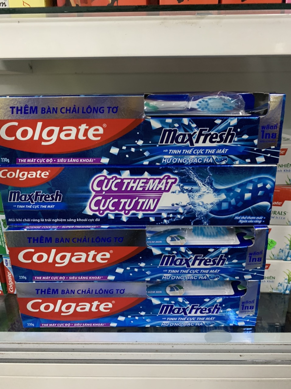 Kem đánh răng Colgate Max Fresh 230g