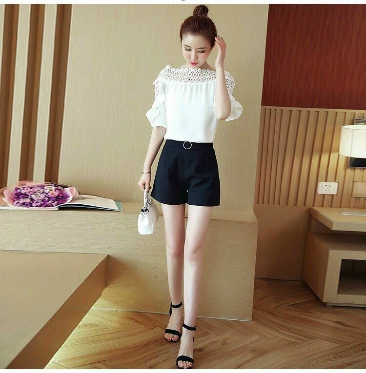 Áo kiểu nữ cổ trễ phối ren tay bèo