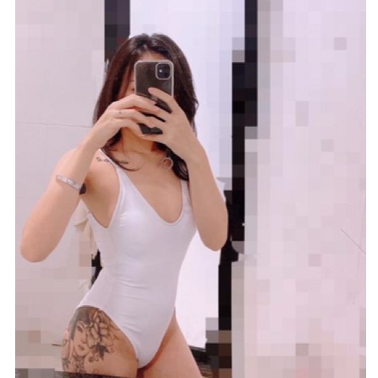Bikini khoét mông màu trắng sexy (hình chụp thật)