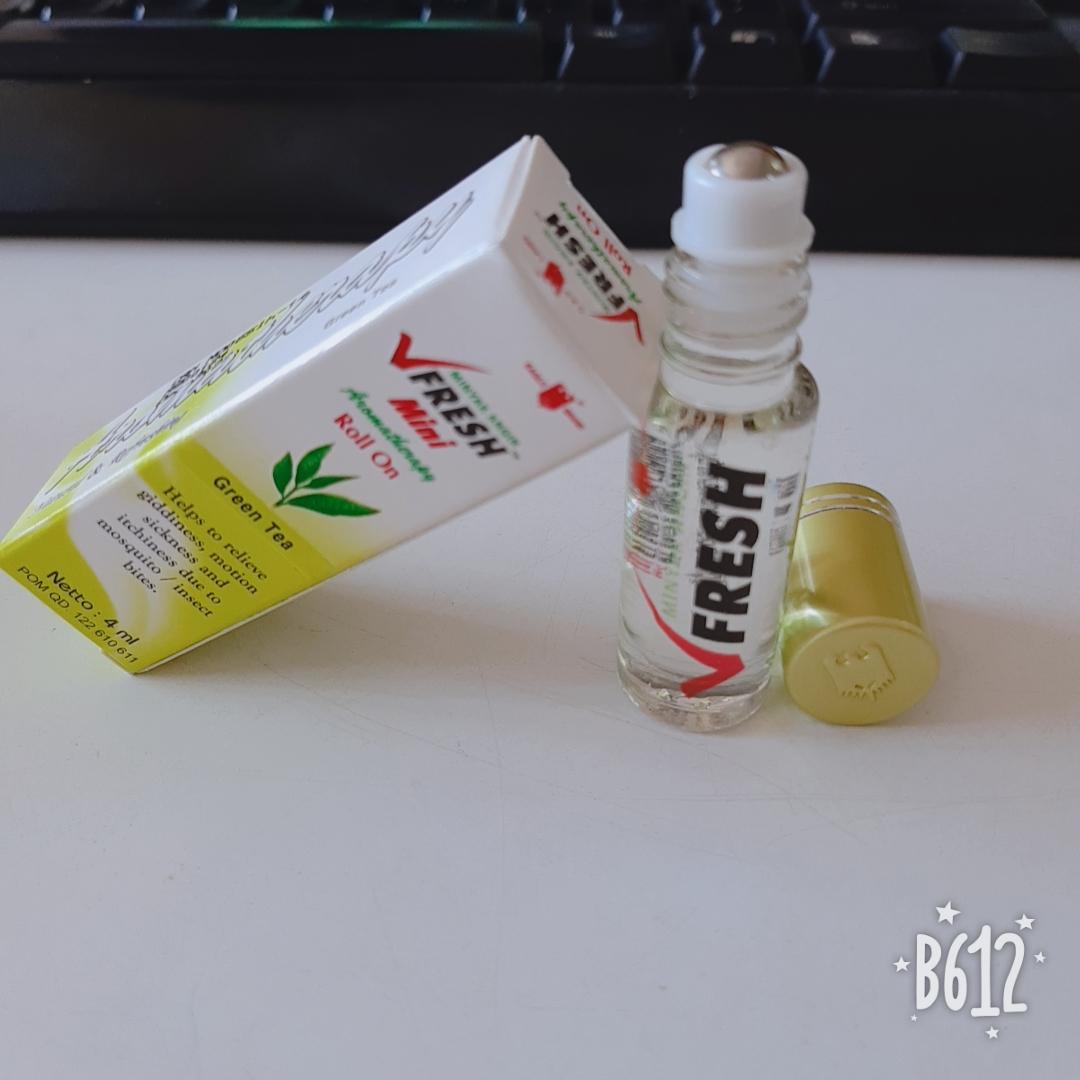 Dầu gió bi lăn Vfresh Green Tea - Trà xanh 4ml