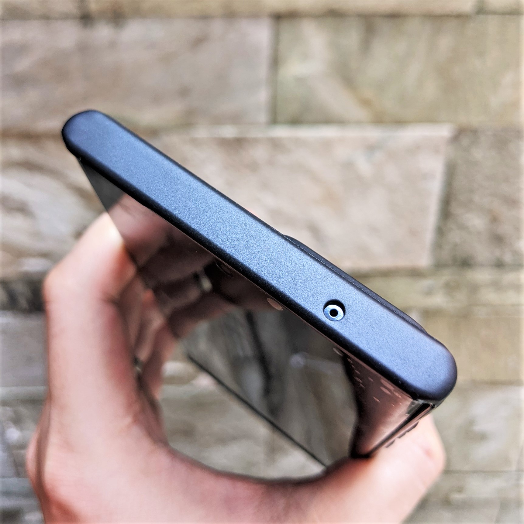 Ốp lưng Samsung Galaxy Note 20 Ultra TPU dẻo siêu mỏng ôm sát máy.