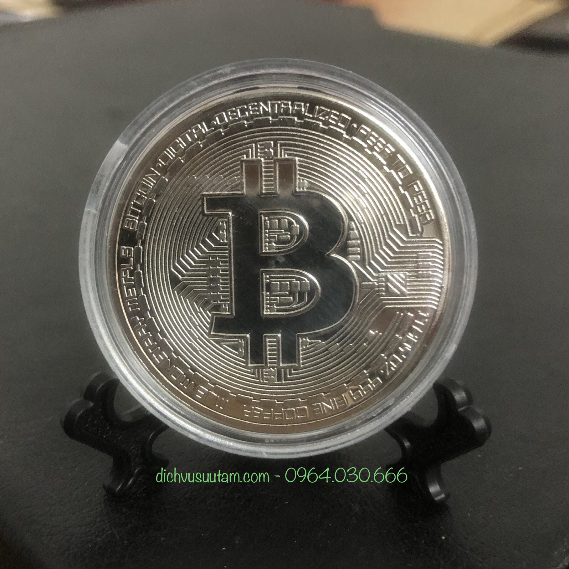 Đồng xu Bitcoin bạc sưu tầm may mắn, kèm đế trưng bày xu