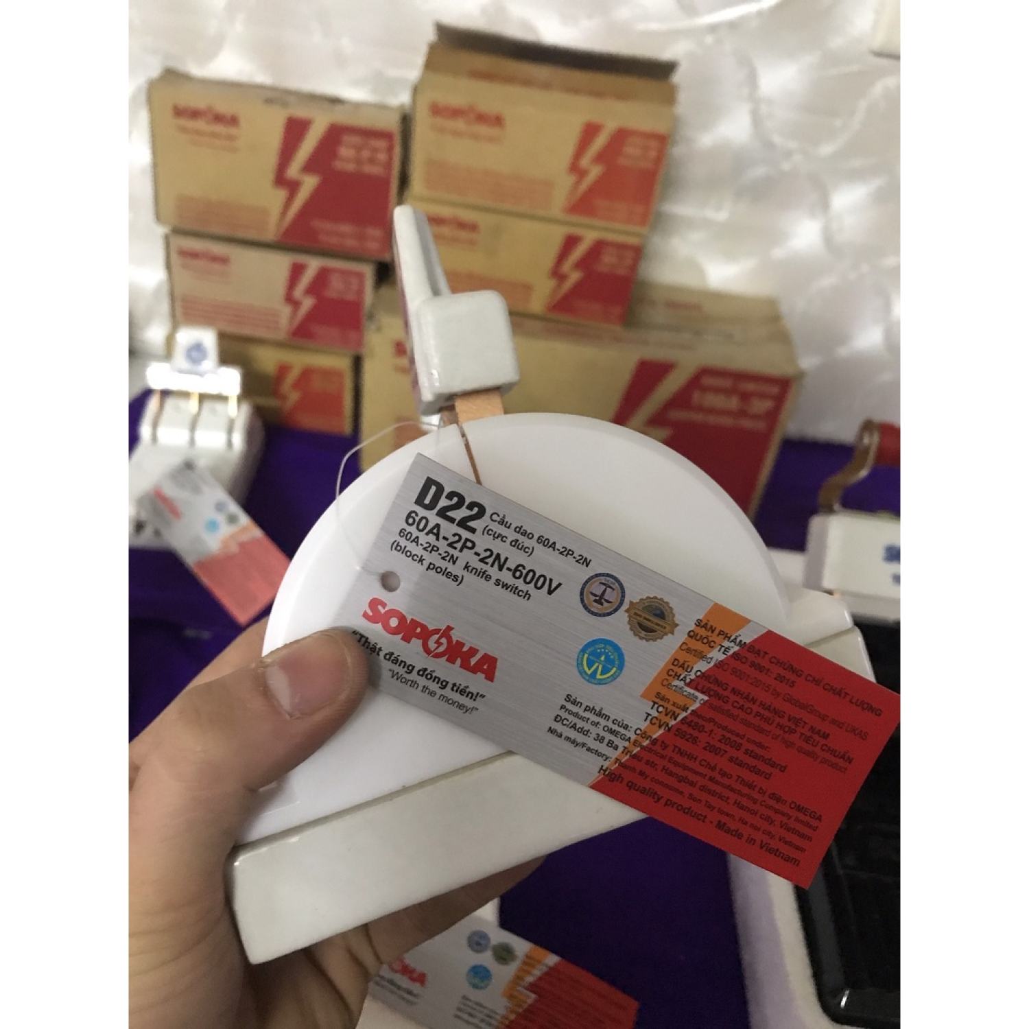 [TOP 1 LAZADA] Cầu dao điện SOPOKA 30A- 60A- 100A , 2 pha và 3 pha, đảo chiều( Cam kết lõi đồng, đế sứ cách điện)