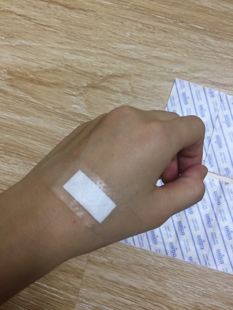 Hộp 100 miếng băng cá nhân trong suốt