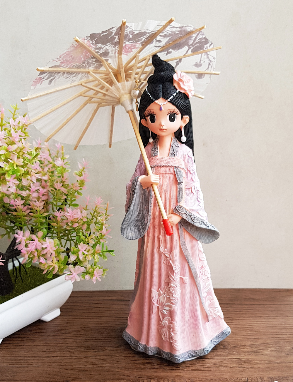 Tượng chibi thiếu nữ cổ trang che ô 3D sinh động 25cm