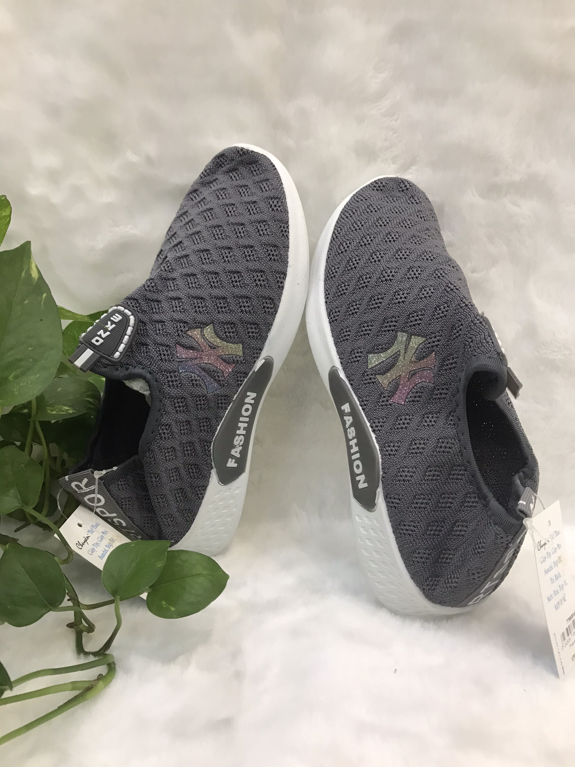 GIÀY SNEAKER NỮ CHỮ HY