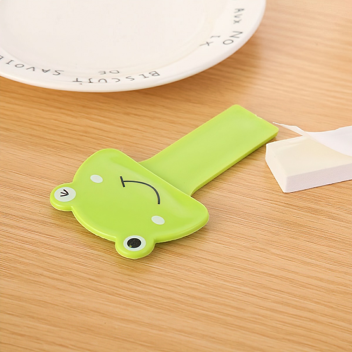 Smart and convenient anti-bacterial toilet lid lifter