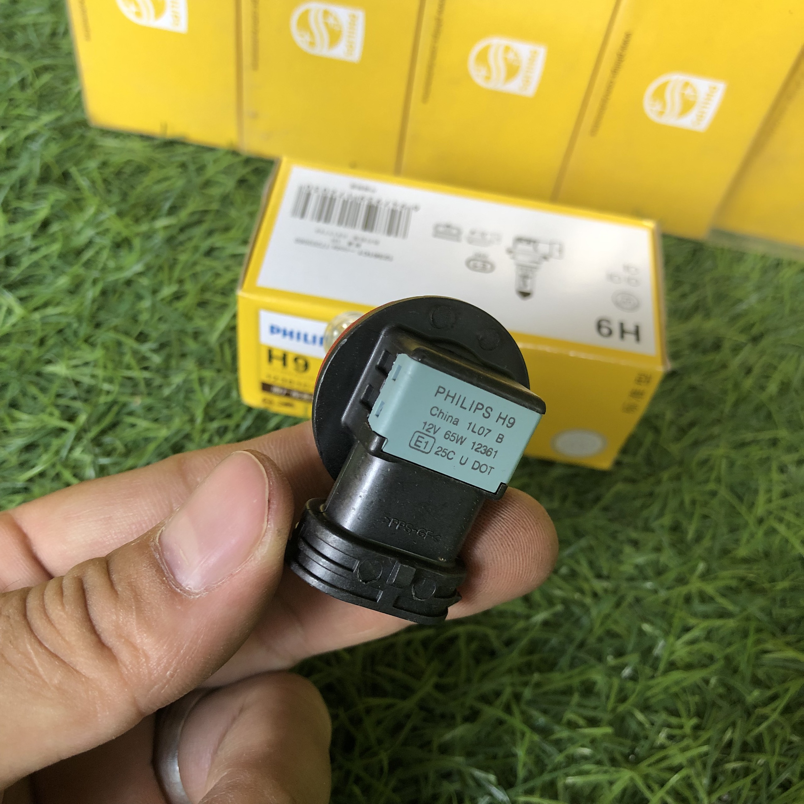BÓNG ĐÈN Ô TÔ CHÂN H9 12V PHILIPS