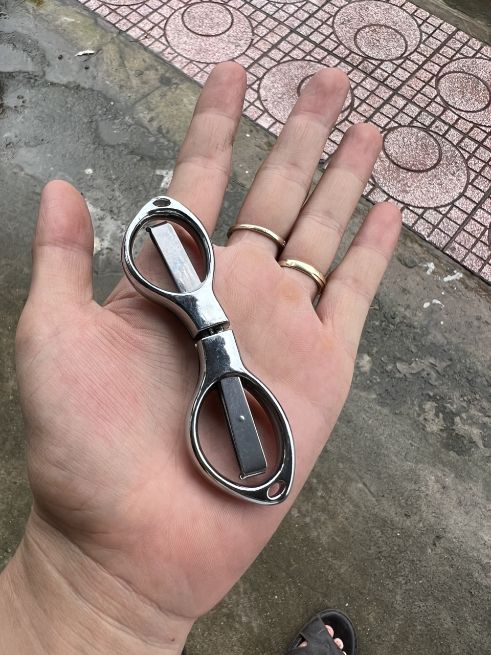 Kéo cắt mini gấp gọn đa năng tiện dụng