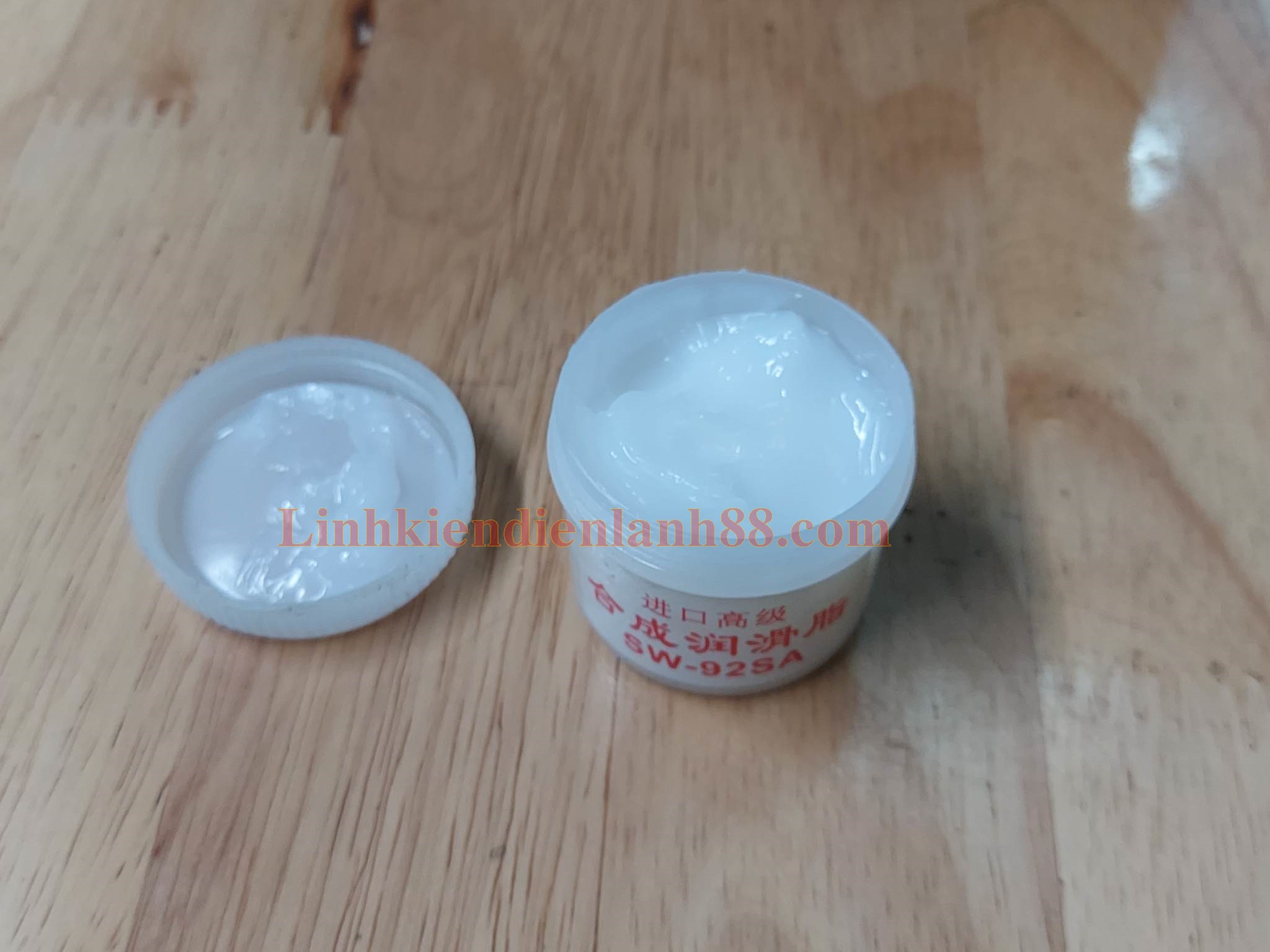 Mỡ bôi trơn bánh răng sw-92sa lọ đầy.