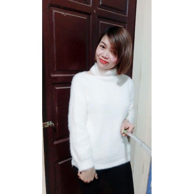 Áo len lông hở vai cổ lọ