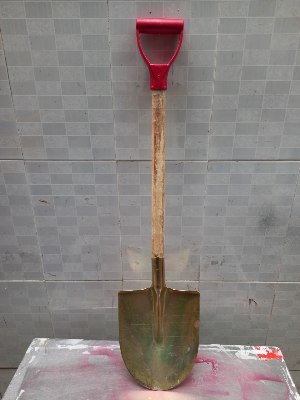 Xẻng sắt đào đất cán gỗ tay nhựa