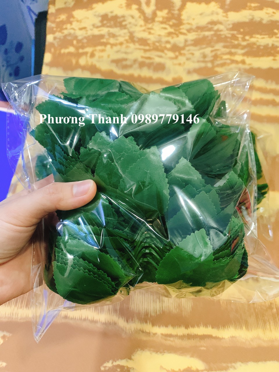 [HCM]LÁ HOA HỒNG BẰNG NHỰA Bịch 100gr