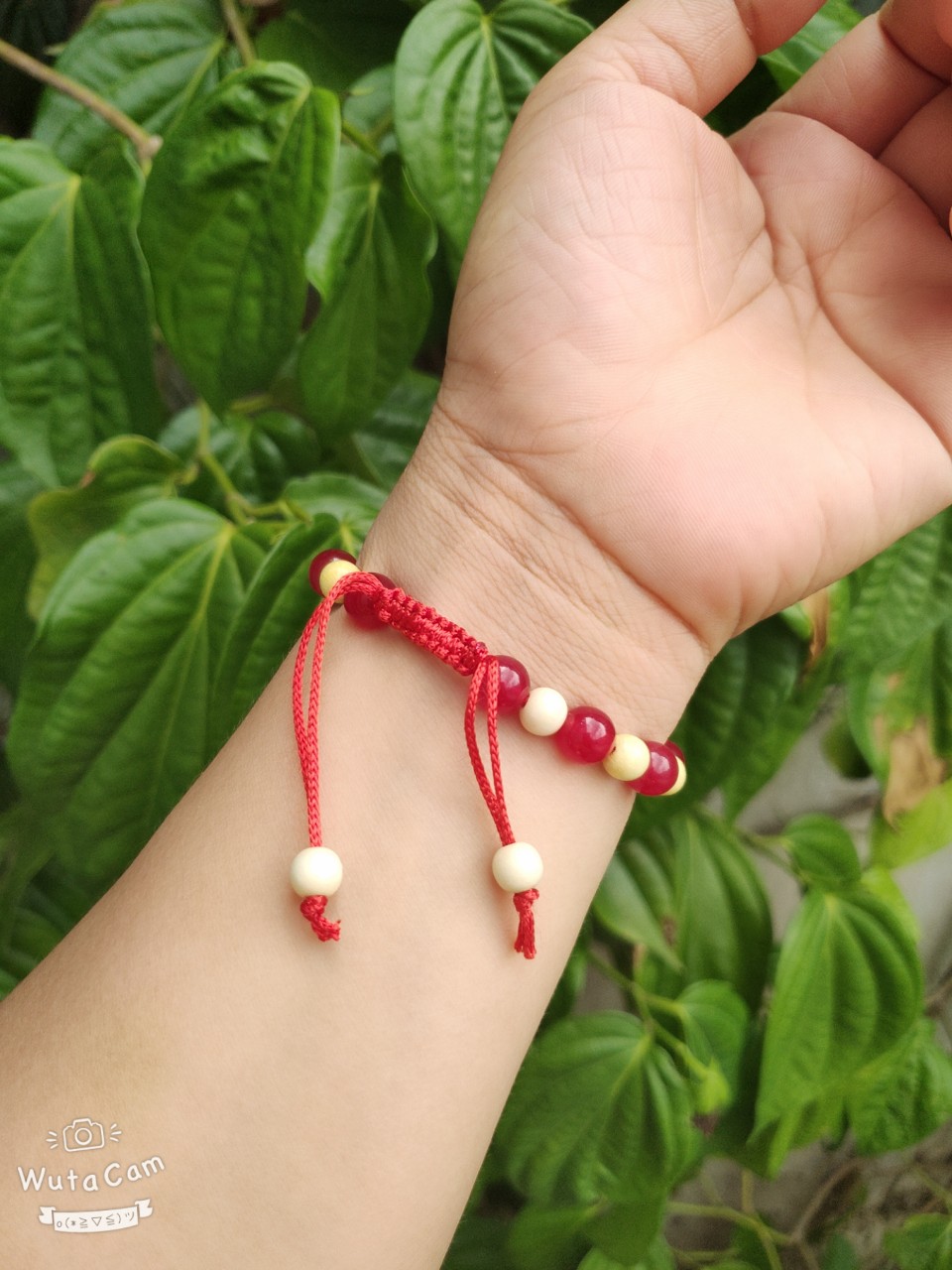 Vòng đá phong thủy mix hạt dâu theo mệnh