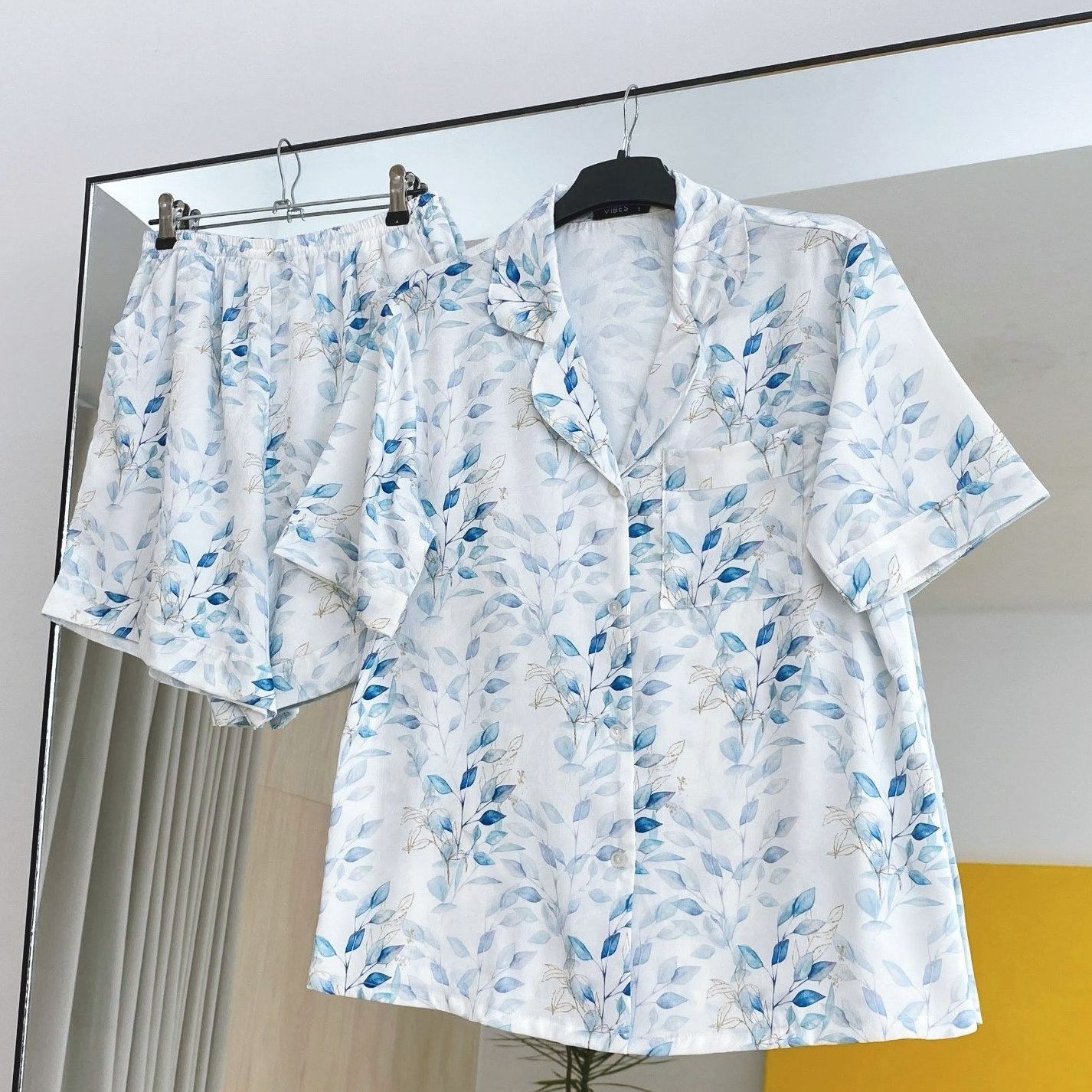VIBES Pijama ngắn Lụa latin cao cấp họa tiết hoa nhí Florine Py Set