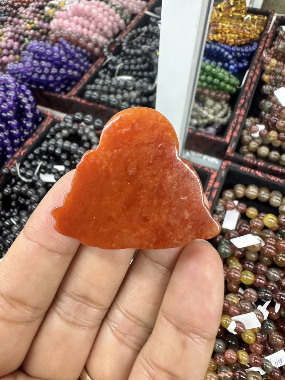 Mặt dây chuyền phật Di Lặc cầm gậy như ý phong thủy đá cẩm thạch huyết