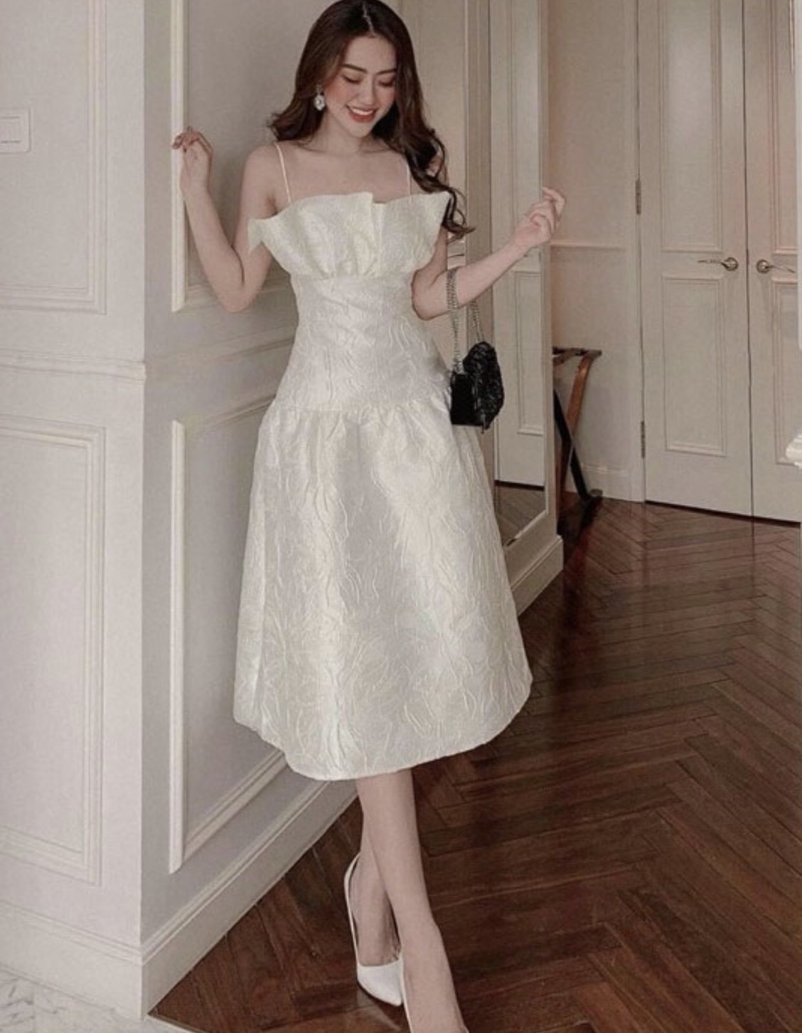 đầm dây trắng