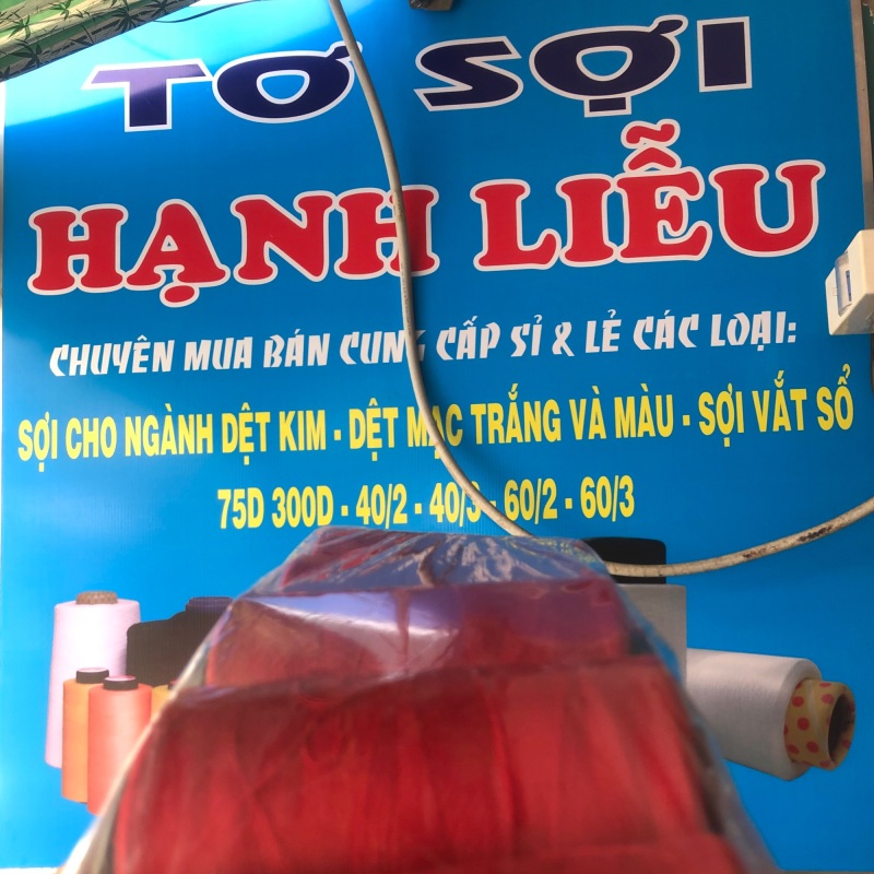 Chỉ May Màu Công Nghiệp Hạnh Liễu 40/2: chỉ may màu đỏ tươi ( 82.000/6cuộn/kg )