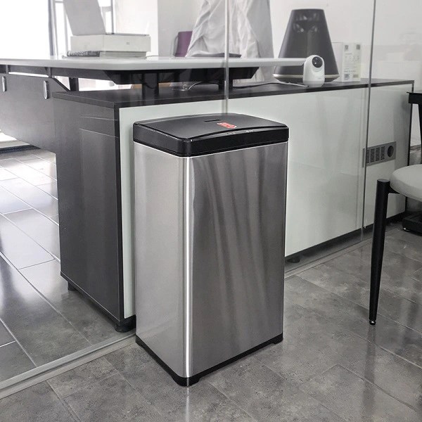automatic trash can
