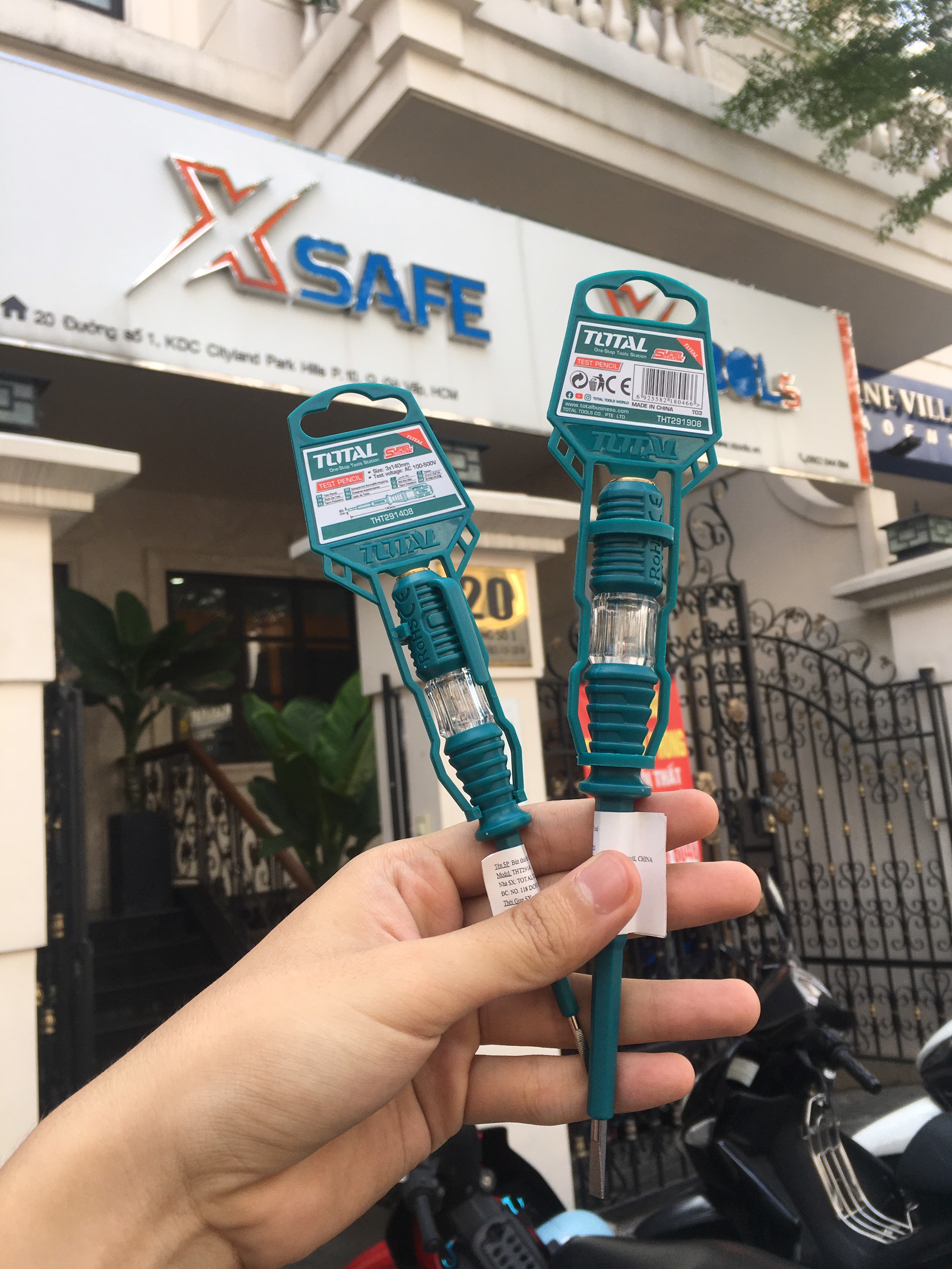 Bút thử điện TOTAL chất liệu nhựa tổng hợp cao cấp Bút điện từ nhựa tổng hợp cao cấp chịu nhiệt tốt chống ăn mòn THT291408