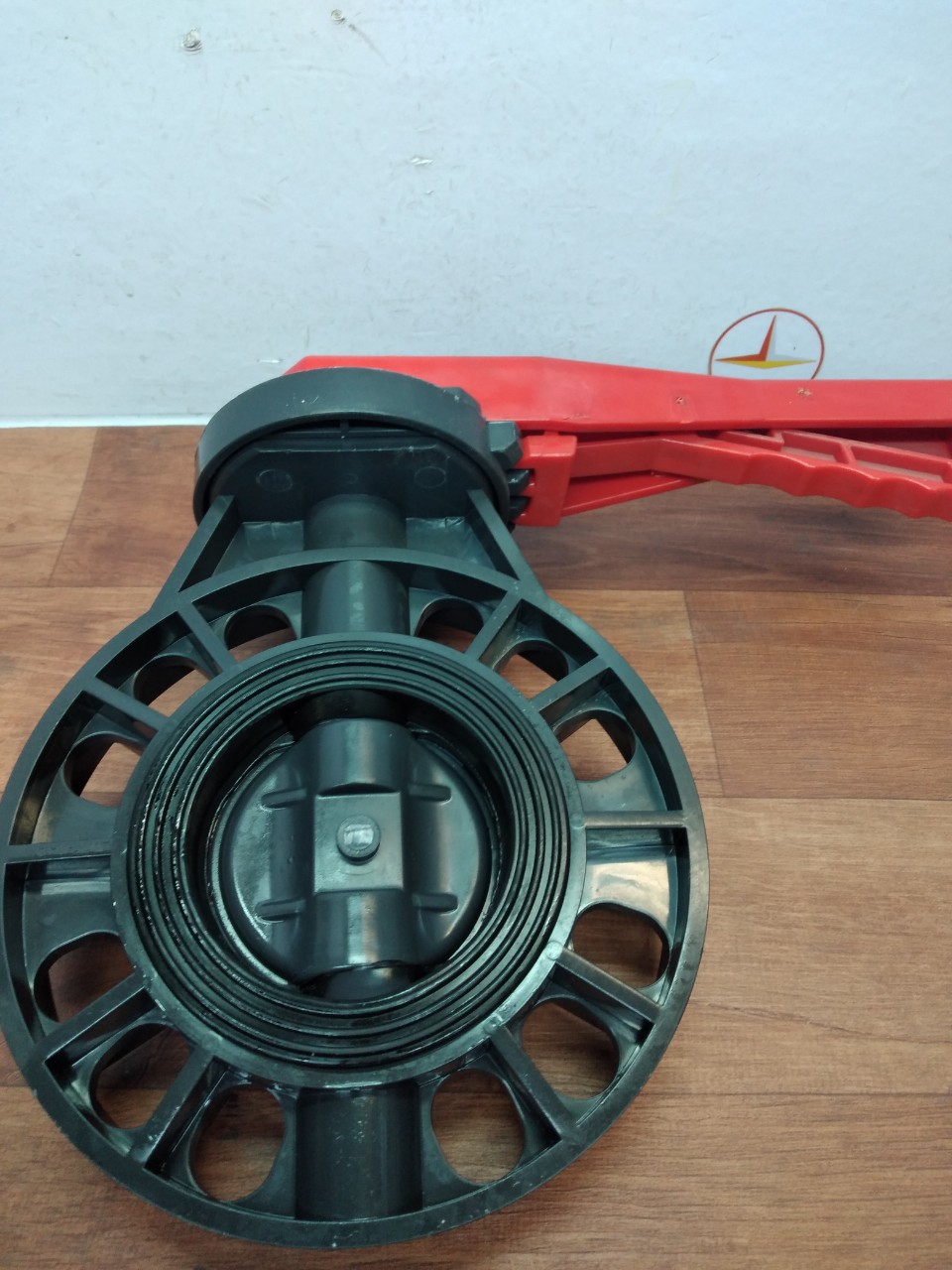 Van bướm mặt bích tay gạt phi 90