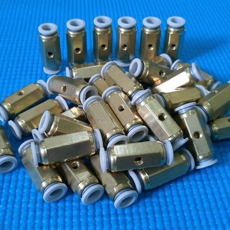 100 Cái đế giữa đồng thau 8mm (không bao gồm béc phun)
