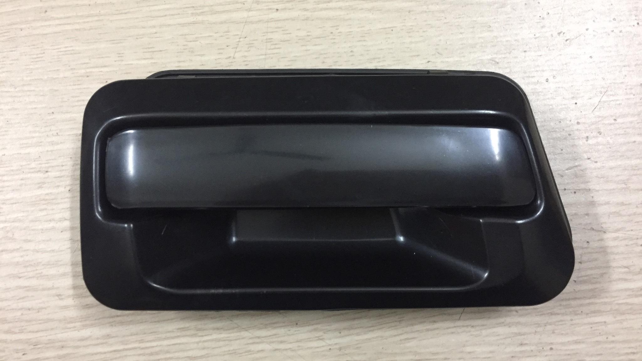 Tay mở cửa ngoài Mitsubishi Jolie