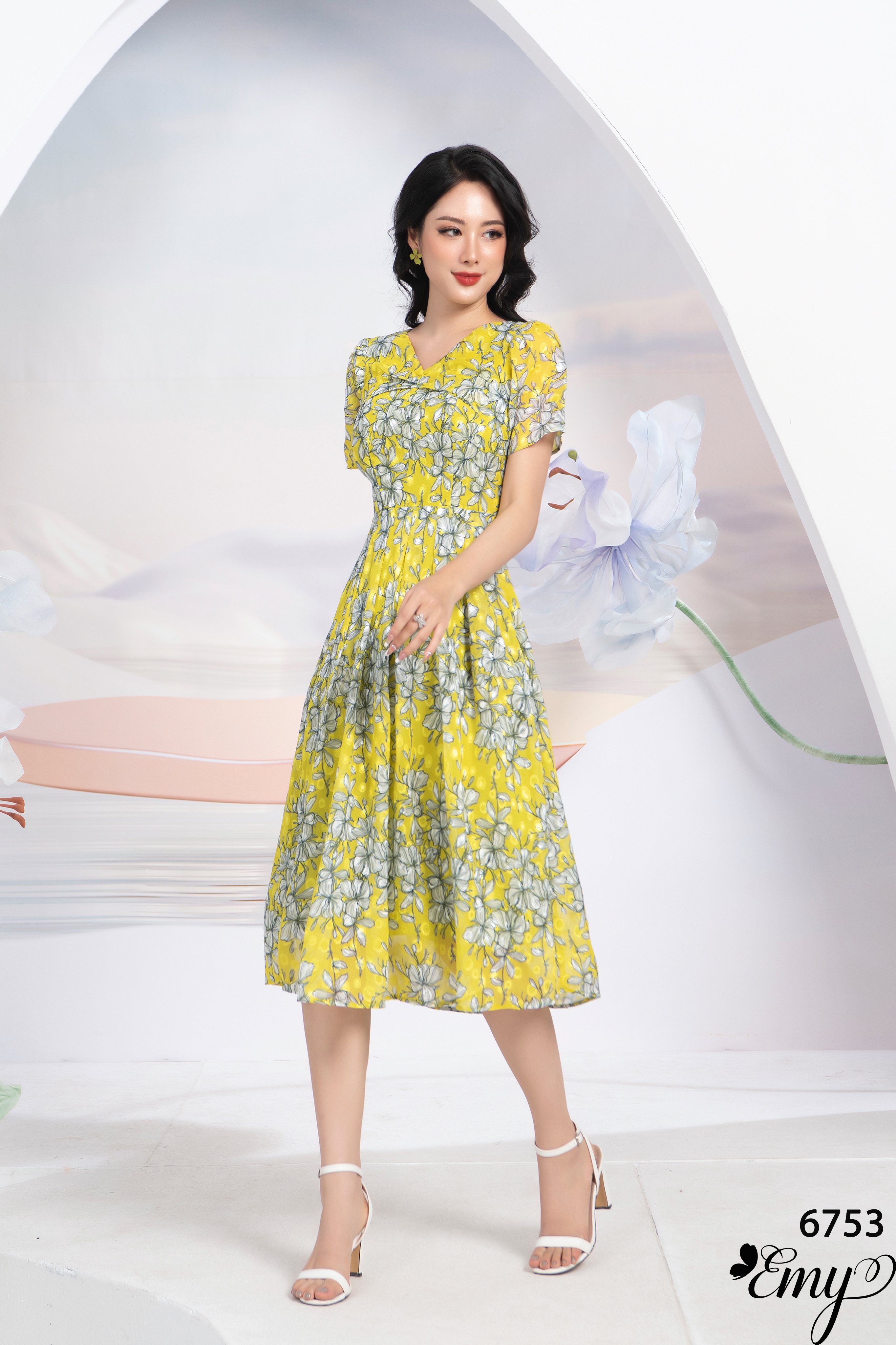Đầm EMY EM6753 Xoè Cổ V HT Hoa