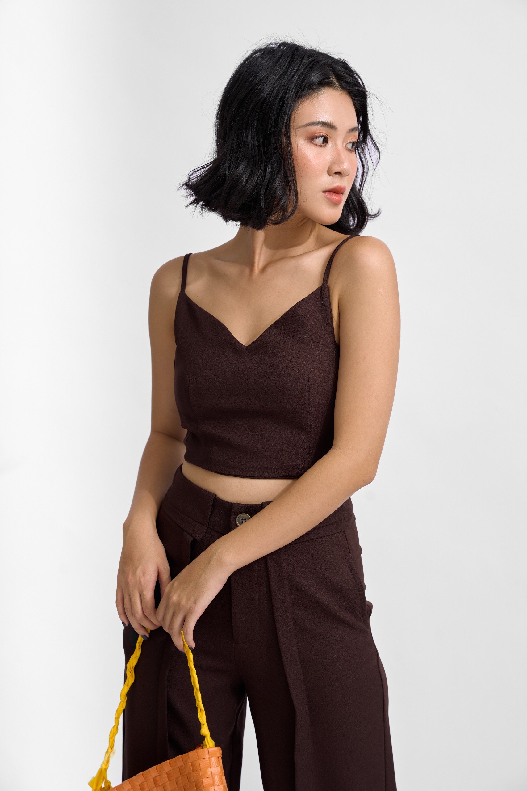 [NHẬP MÃ NOVFALAZSOCIAL02 GIẢM 40K ĐƠN 199K  ] Bộ croptop MAYBI quần dài chất cát,line