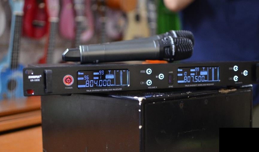 Micro Shure UR-18D Chống gầm