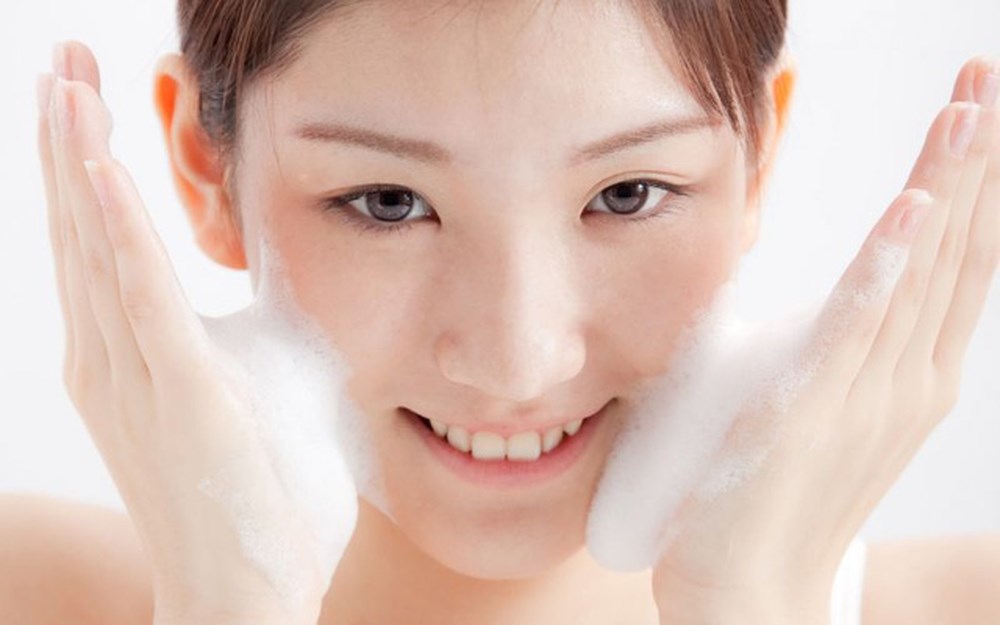 SỮA RỬA MẶT THAN HOẠT TÍNH CLARISTA NHẬT BẢN