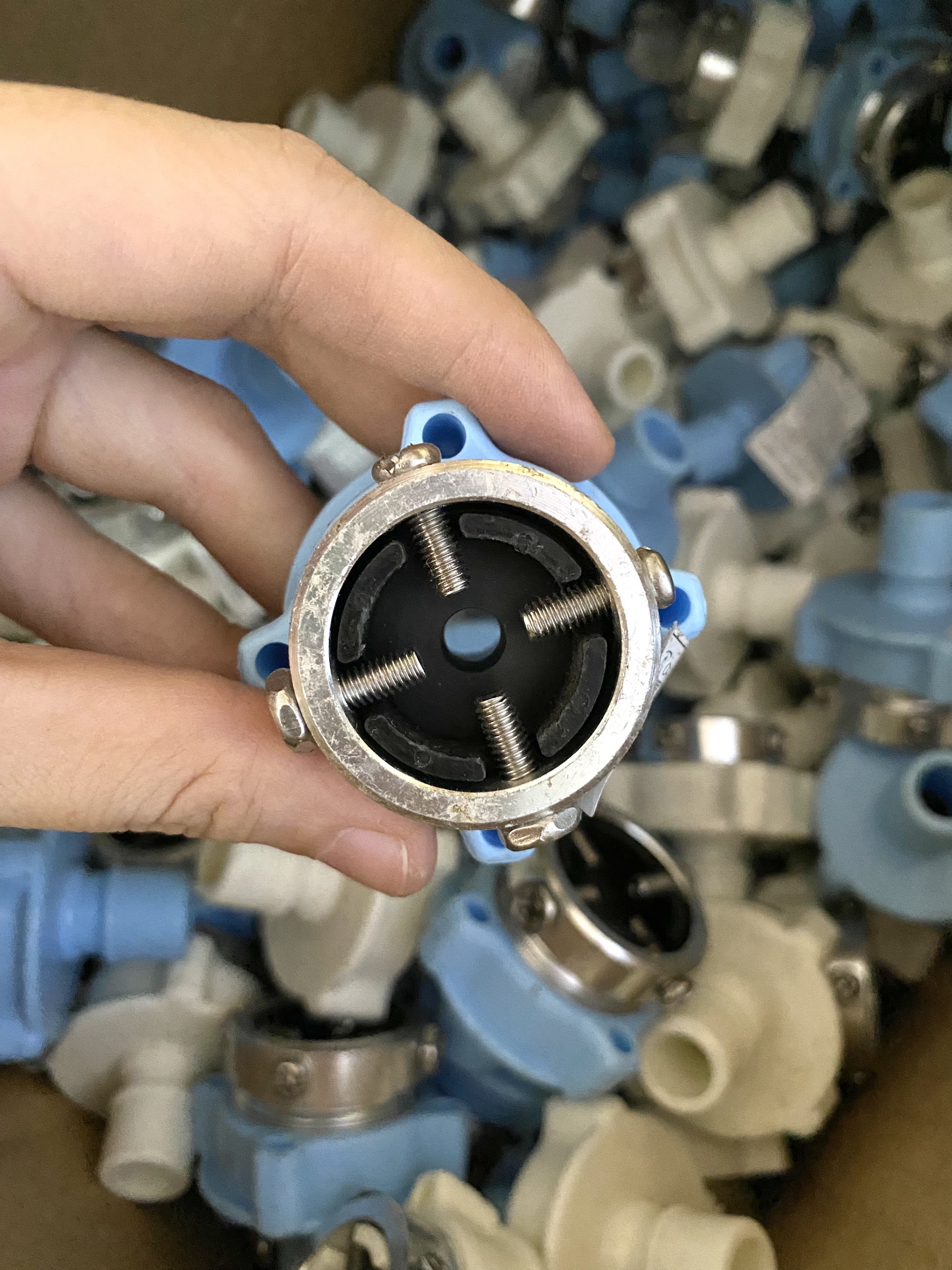 Đầu nối dây cáp nước máy giặt 4 vít chất lượng