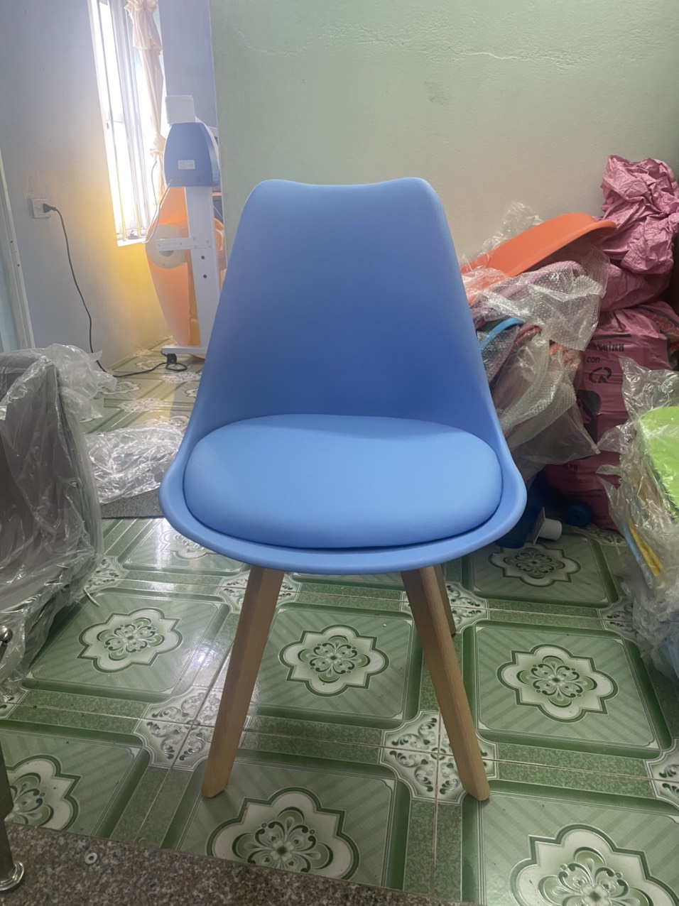 ghế eames chân gỗ có đệm