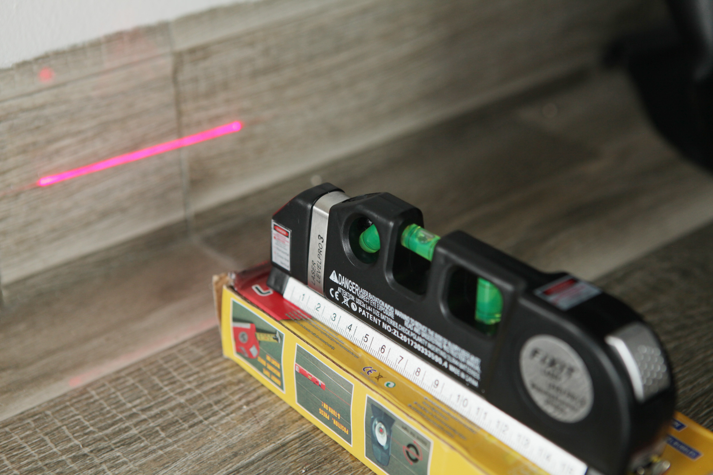 Máy đánh thăng bằng dùng laser (Laser level)
