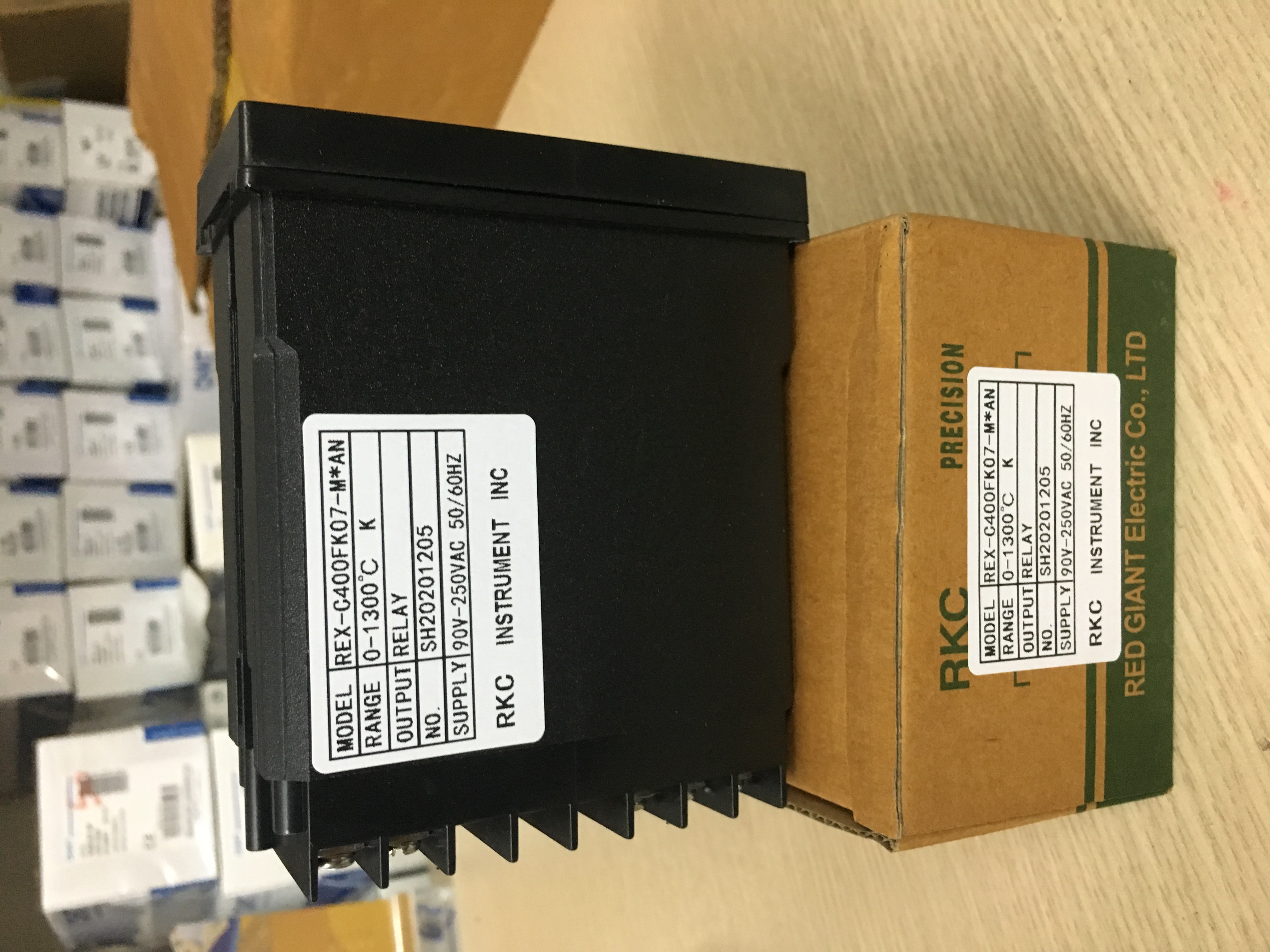 Đồng hồ nhiệt độ RKC REX-C400