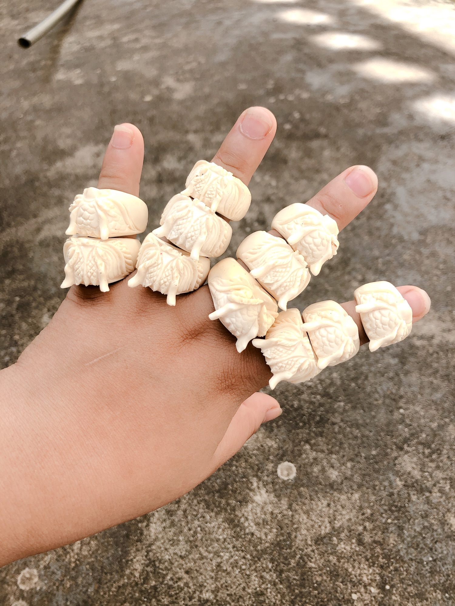 Nhẫn trạm khắc đầu rồng tinh xảo t25