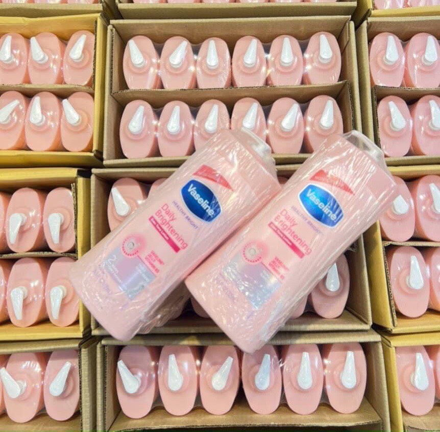 Dưỡng Thể Trắng Da Vaseline 725ML
