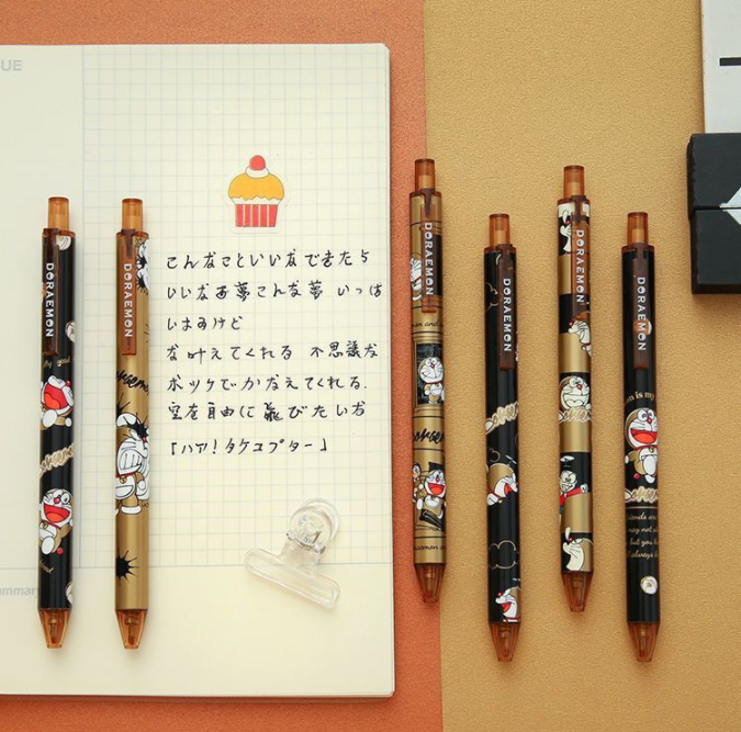 Bút bi Doramon mực đen ngòi 0.5mm