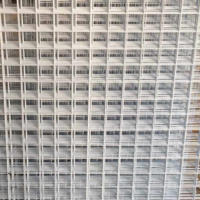 Tấm lưới sắt sơn tĩnh điện trắng, khung lưới sắt treo phụ kiện size 150 x 100cm, dày 2.5 ly, ô 5 cm